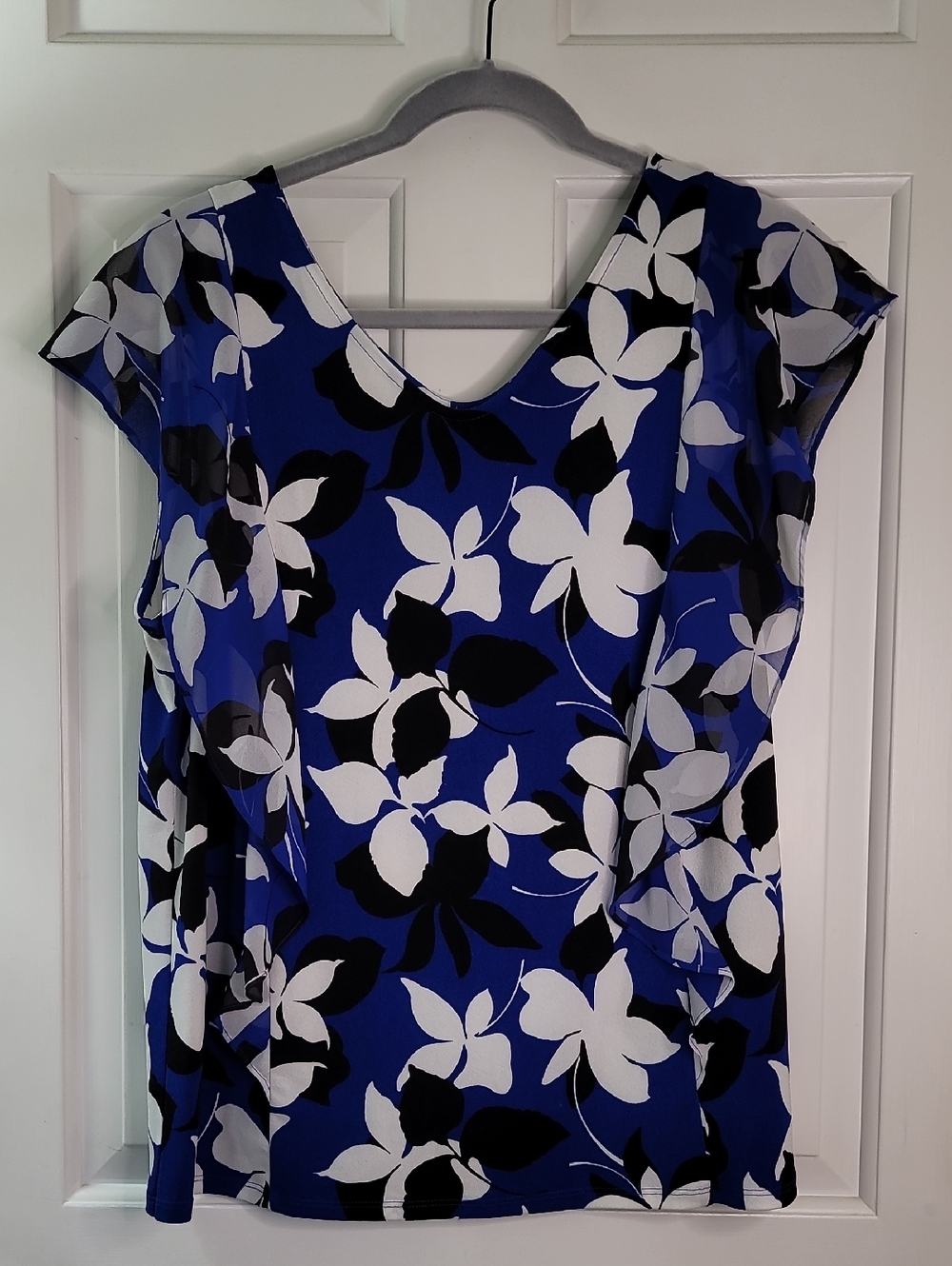 Roz & Ali Ruffle Sleeve Floral Top - Picture 12 of 12